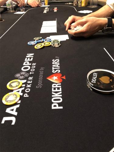 荘至 ポーカー: 熱狂のカードゲームの真髄